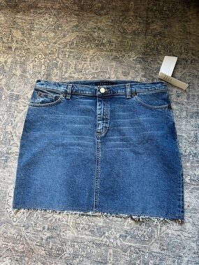 NWT. Theory, Winifred Women’s Denim Mini Skirt Blue Raw Hem Size 12
